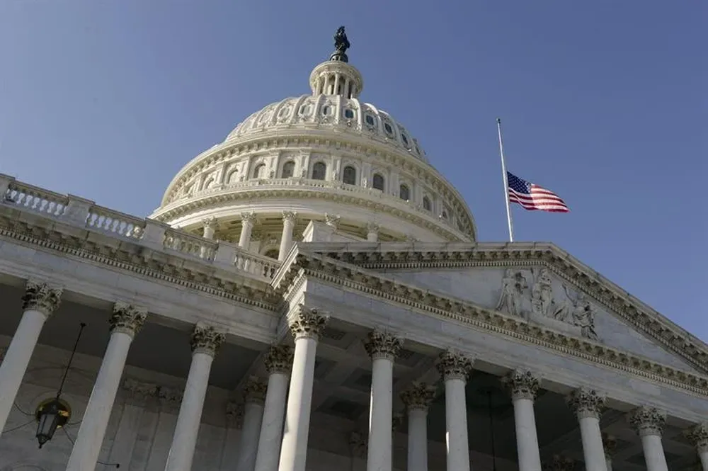 Votantes en estados clave de Estados Unidos prefiere una dictadura