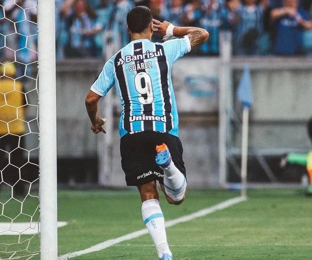 La 9 de Luis Suárez, la más vendida de Gremio