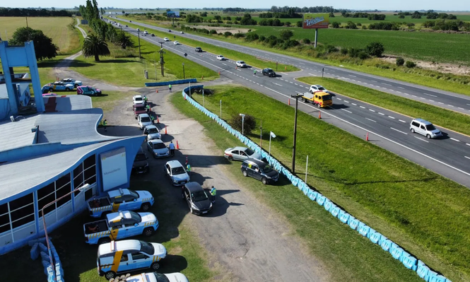 Multaron a más de 200 conductores en la Autopista La Plata-Buenos Aires y otras rutas durante controles de tránsito