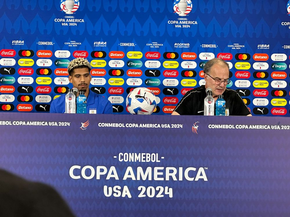 Marcelo Bielsa y Ronald Araujo