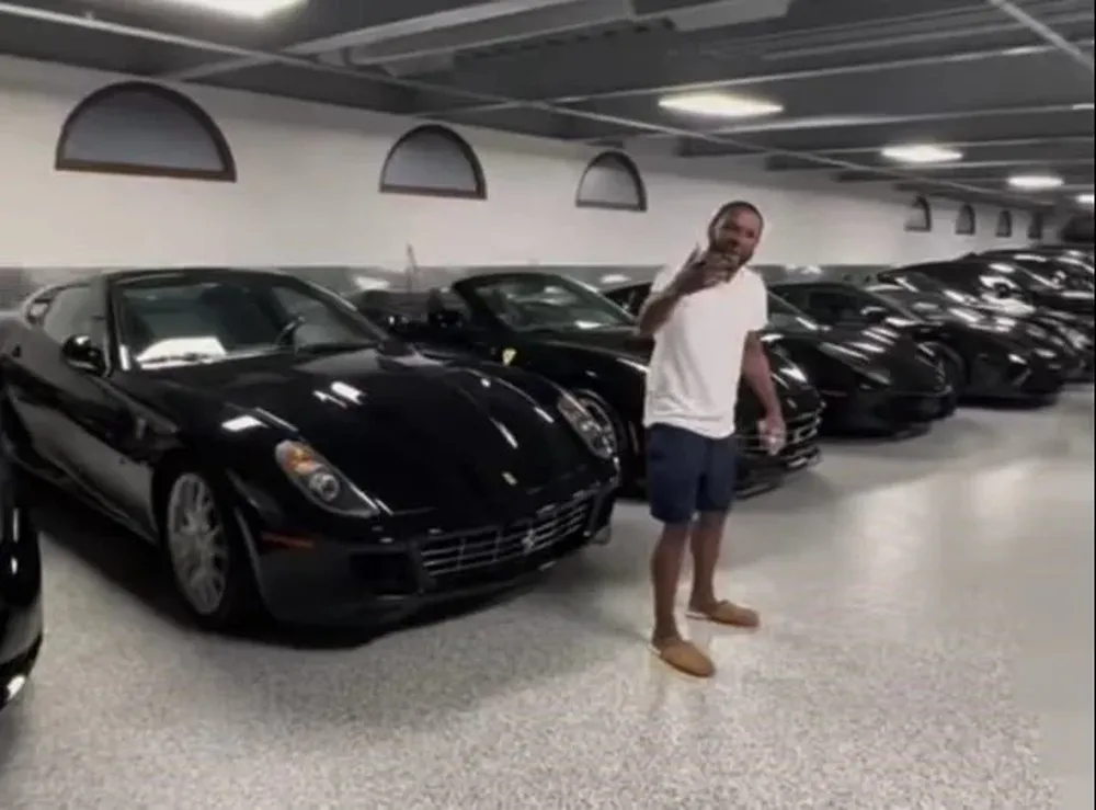 Floyd Mayweather mostró algunos de sus autos