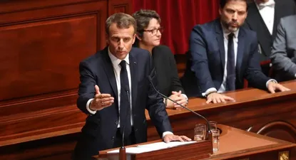 Macron anuncia un plan de recortes públicos en Francia