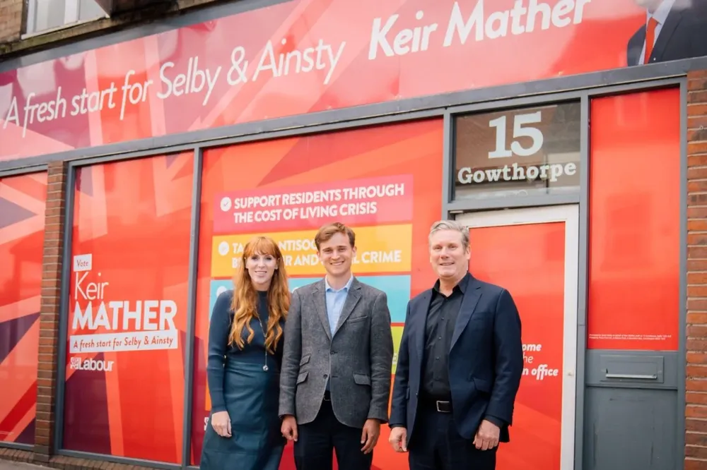 Los dirigentes del ganador partido Laborista Angela Rayner, Keir Mather y Keir Starmer. Imagen de Twitter
