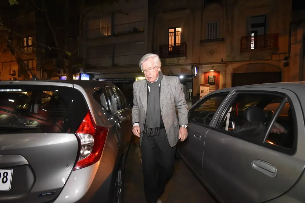 Archivo, reunión de Asamblea Uruguay durante la discusión por candidaturas en la campaña pasada