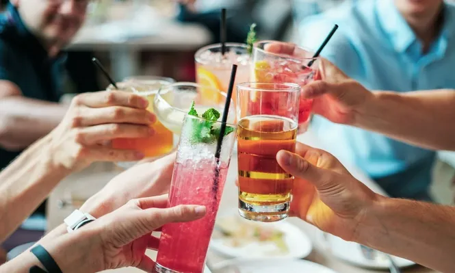 Especialistas relacionan el mayor consumo de alocohol con el estrés causado por la pandemia