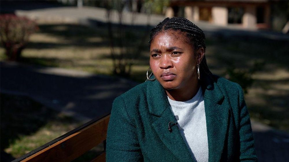 Lineo Raphoka dirige un grupo de apoyo a personas con problemas de salud mental que han pensado en suicidarse.