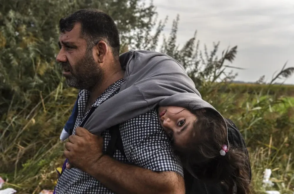 Los refugiados pasan mil penurias para llegar a Europa