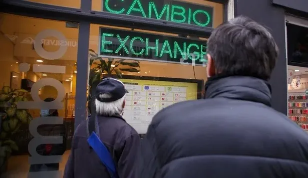 Fuerte suba del dólar