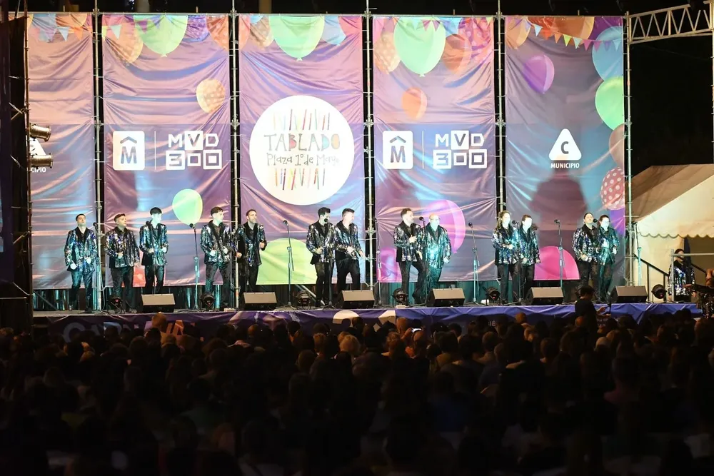 Tablado de la Plaza 1º de Mayo.