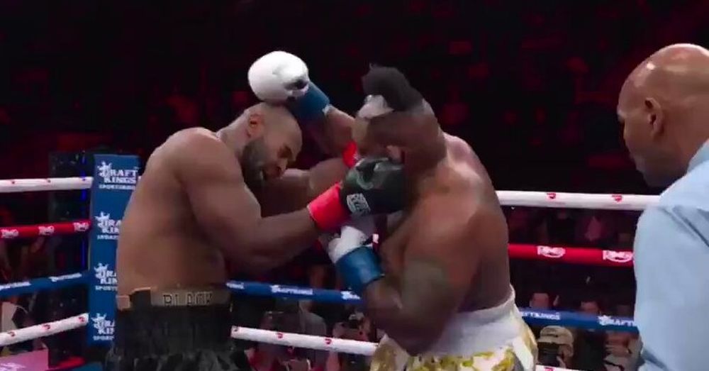 El momento en el que se le sale la peluca a Jarrell Miller El momento en el que se le sale la peluca a Jarrell Miller