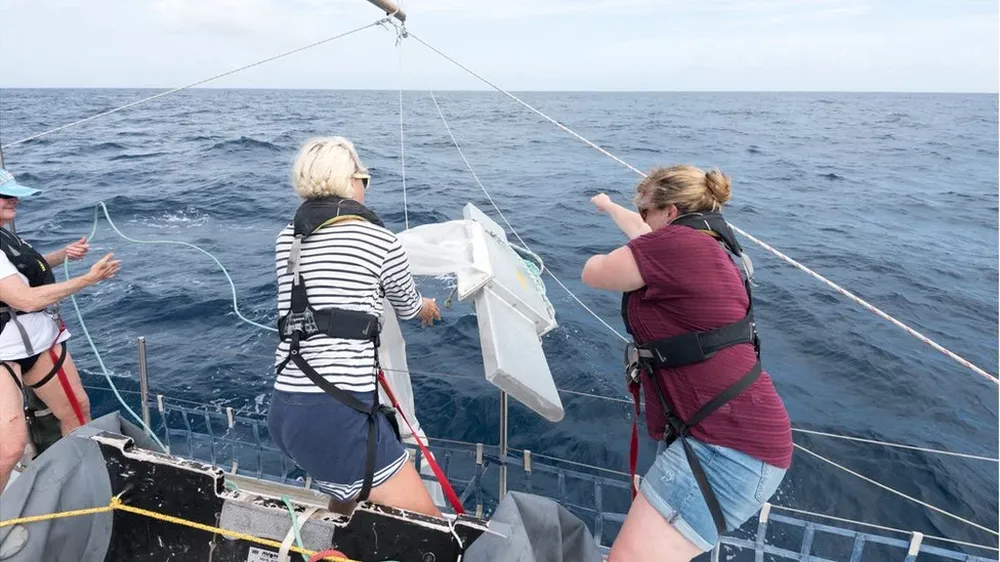 El barco Sea Dragon (Dragón del mar) viajará desde Hawái a Vancouver y luego a la ciudad estadounidense de Seattle.