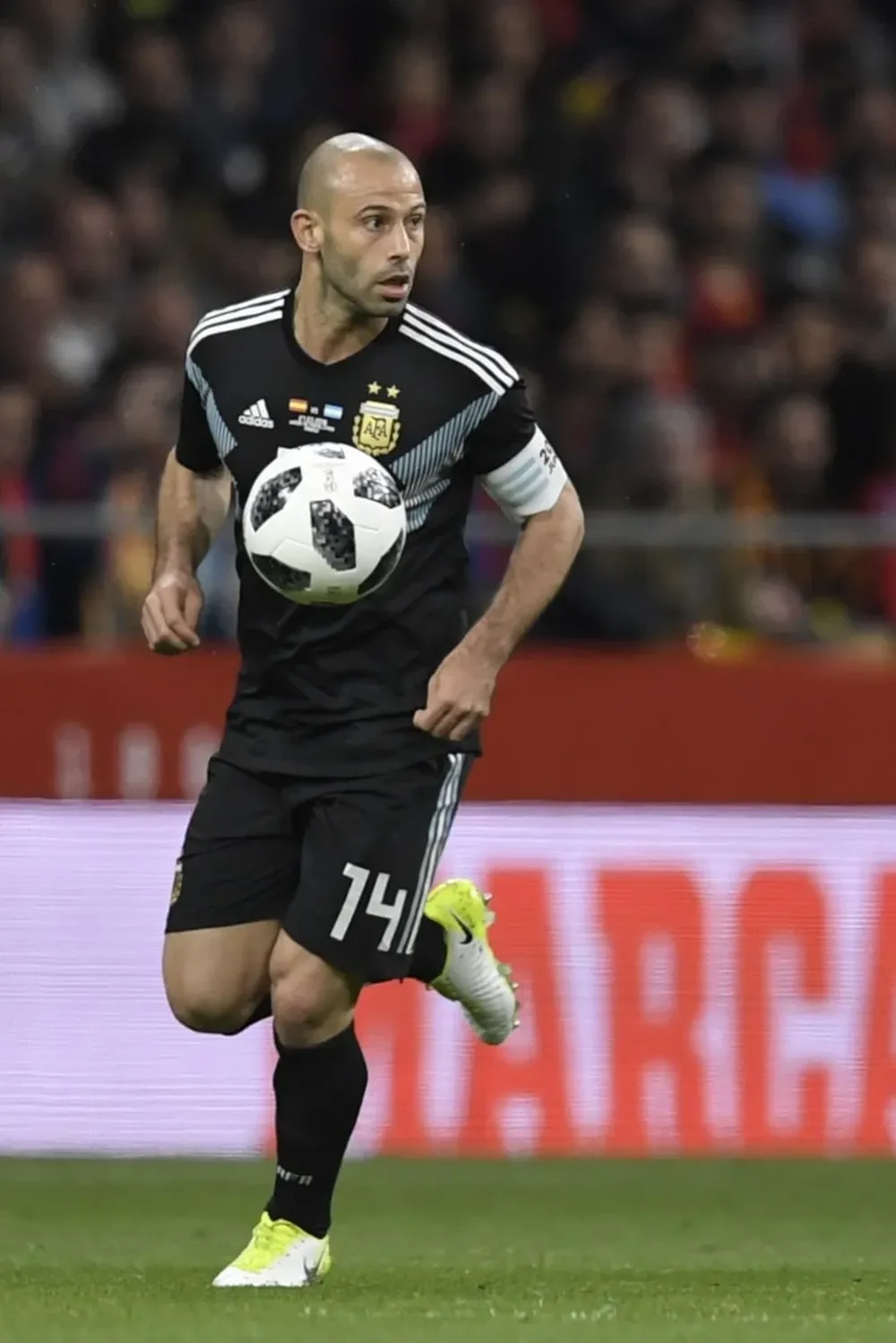 Mascherano con el brazalete del Mundial 2030