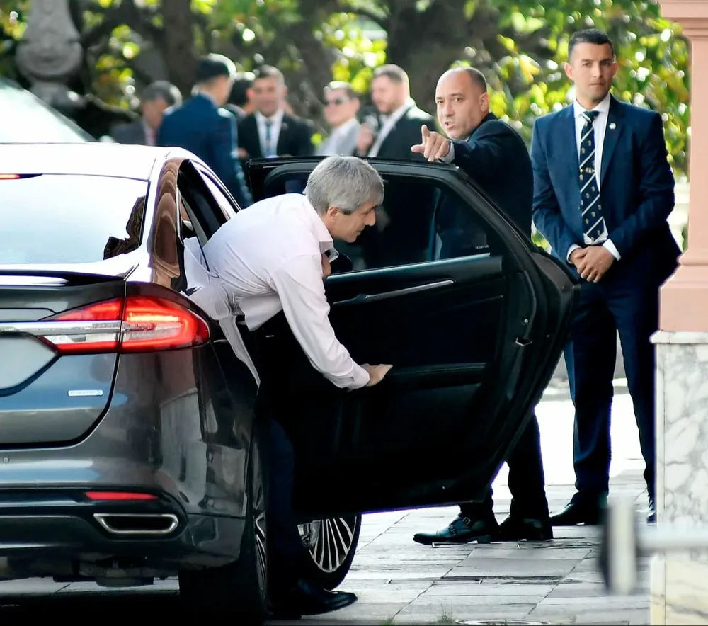 Luis Caputo llega hoy a la Casa Rosada