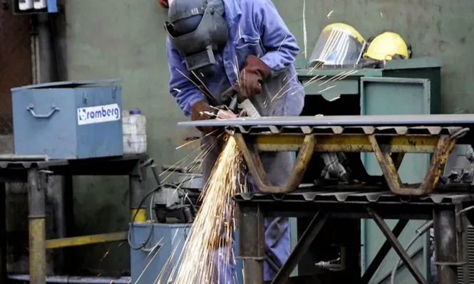 Economía crece pero pronostican mayor desaceleración