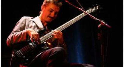 Pedro Aznar, el gran cantante, bajista y multiusos instrumentista argentino.