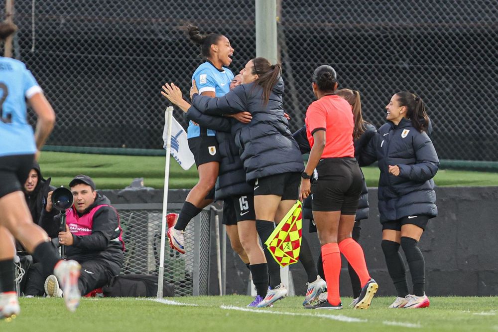 Stephanie Lacoste celebra para Uruguay ante Argentina por Liga de Naciones