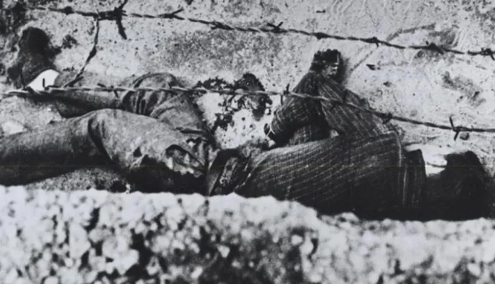 El cuerpo tendido de Fechter, que pasó una hora sin ser atendido