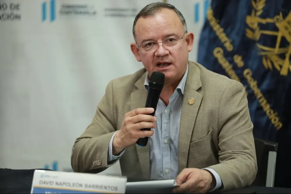 Al ser liberado, David Barrientos dijo que “la solución no era arremeter en contra de la población e incendiar este país en una guerra civil”.