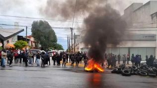 La policía de Misiones mantiene la protesta por mejoras salariales y amenaza con llegar hasta las últimas consecuencias