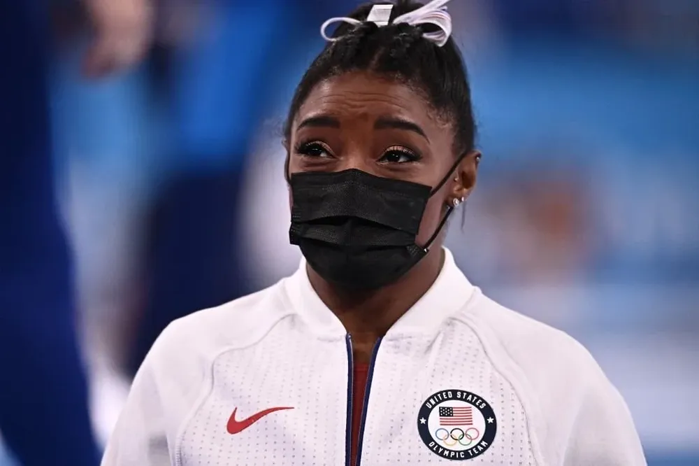 Simone Biles se retiró en la final de la prueba por equipos