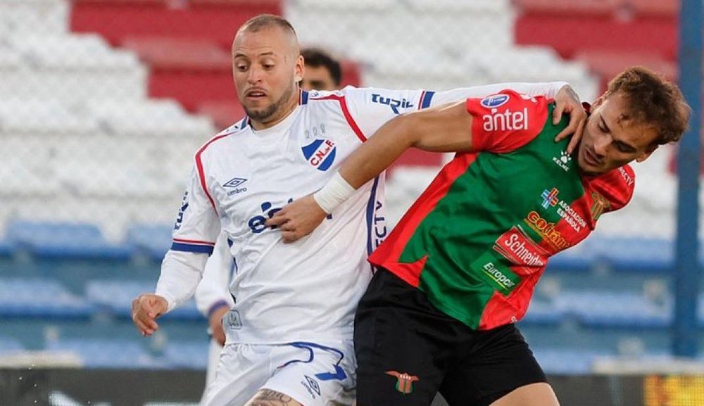 Nicolás López de Nacional ante Boston River por el Torneo Clausura