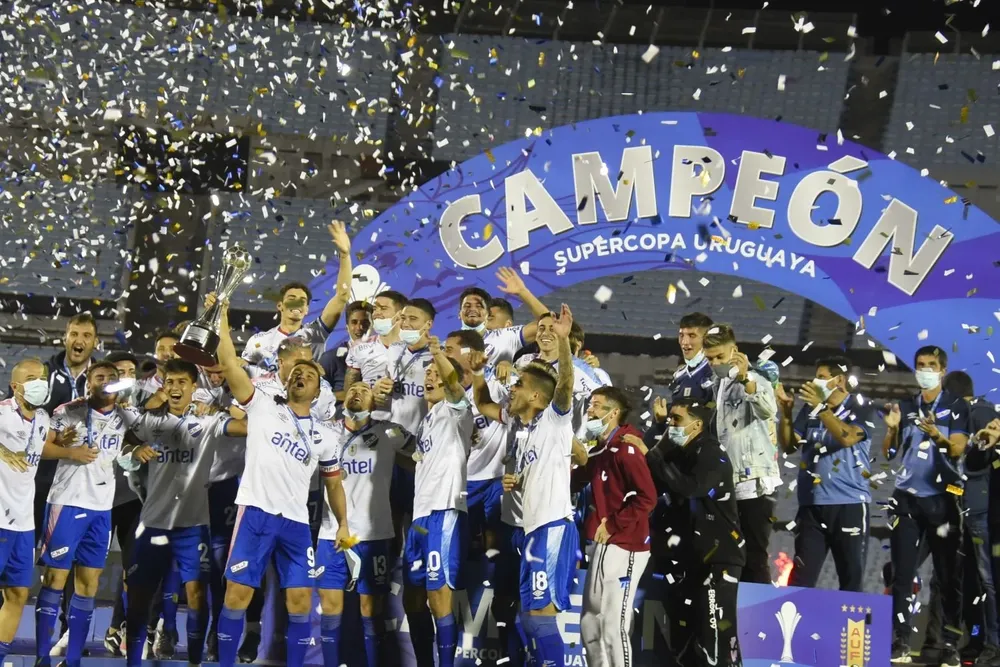 Nacional sigue de festejos