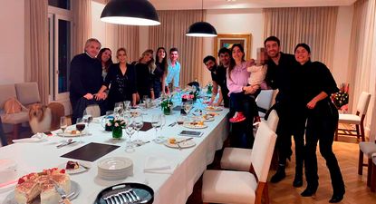 El entonces presidente Alberto Fernández en la fiesta de cumpleaños de Fabiola Yañez en la Quinta presidencial de Olivos durante el confinamiento dispuesto por la pandemia.&nbsp;