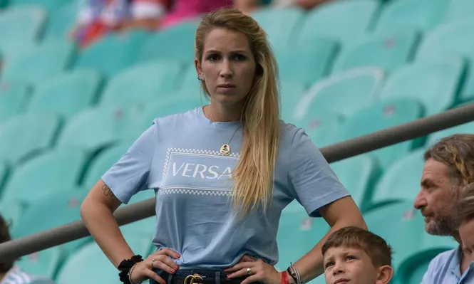 El tuit que dedicó Suárez a su señora a siete horas del partido con Chile