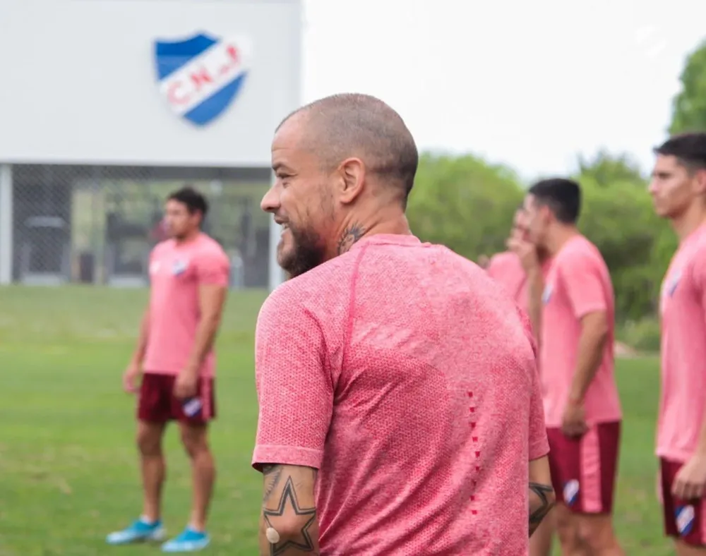 Andrés DAlessandro en su primera jornada en Los Céspedes con sus nuevos compañeros de Nacional