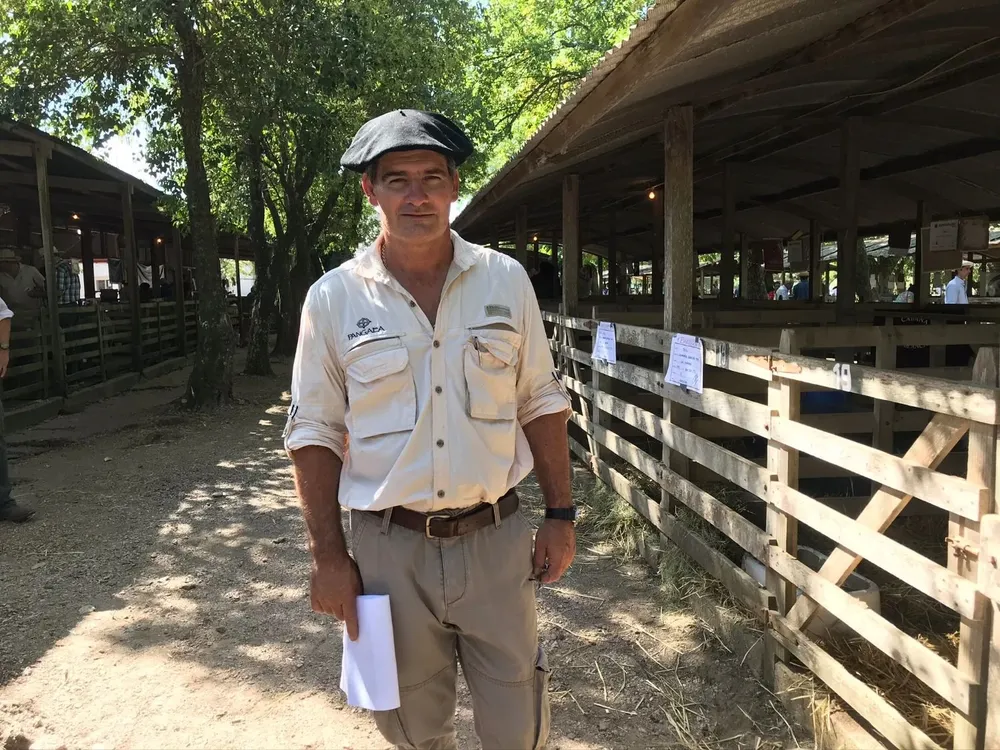 Santiago Bordaberry, es productor rural y médico veterinario.