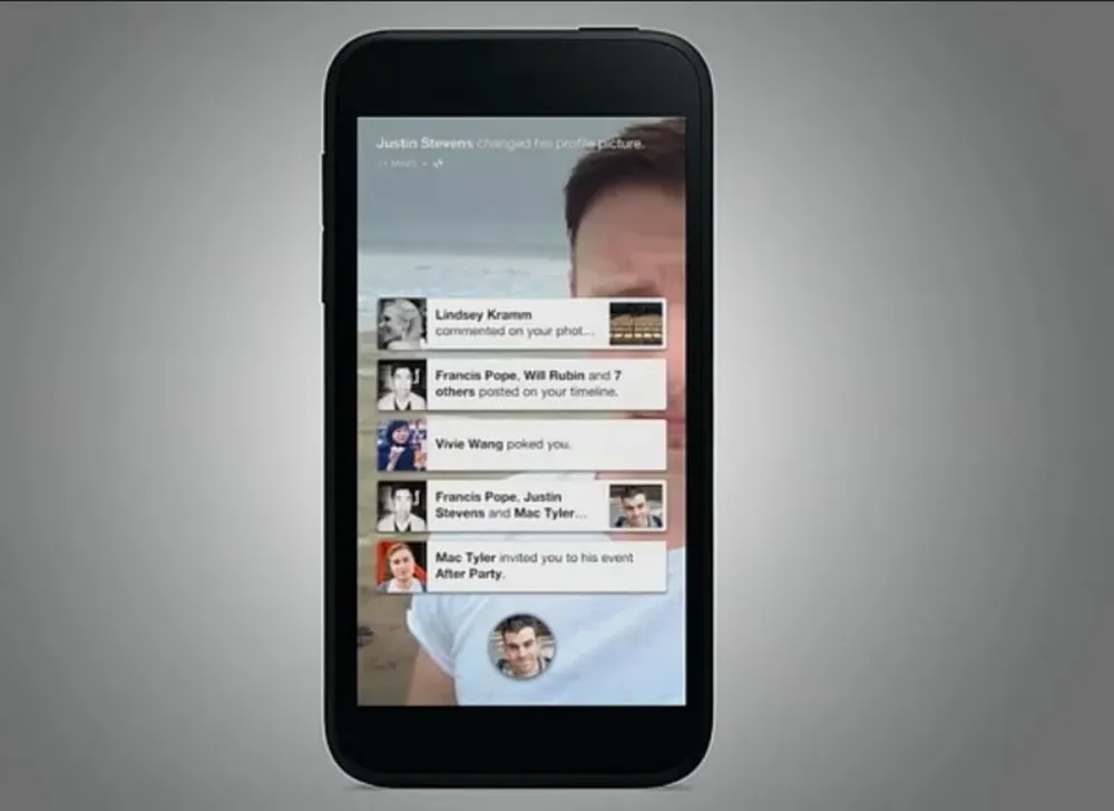 La mensajería fue señalada como un aspecto clave, ya que Facebook Home prioriza la relación con los contactos.