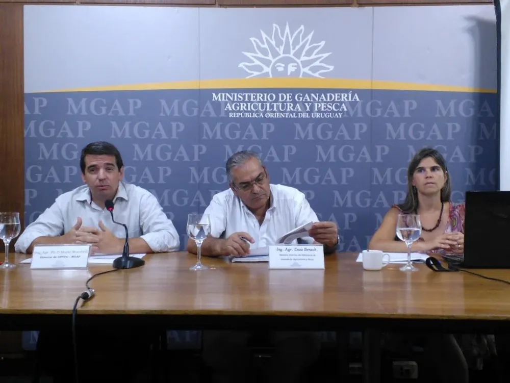 Mario Mondelli, Enzo Benech y Verónica Durán en la conferencia