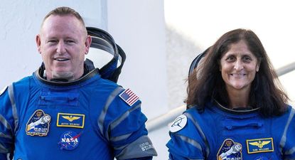 Butch Wilmore y Sunita Williams antes del lanzamiento de su misión en junio.