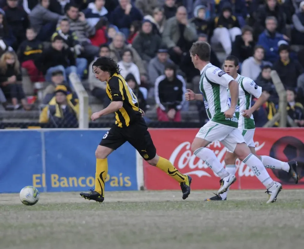 Racing ganó en el Charrúa