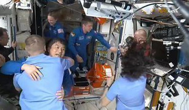 Después de nueve meses, los astronautas varados en la EEI finalmente tienen cómo regresar a casa