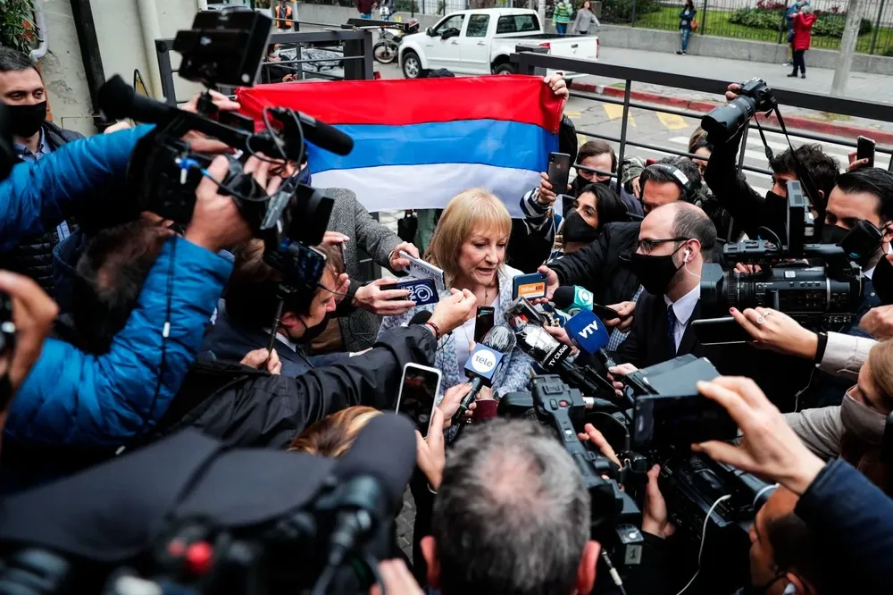 Socialistas y comunistas son de los principales apoyos de Cosse