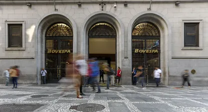 Jueves negro para Brasil: la bolsa cayó 3% y el real superó los 3,90 por dólar