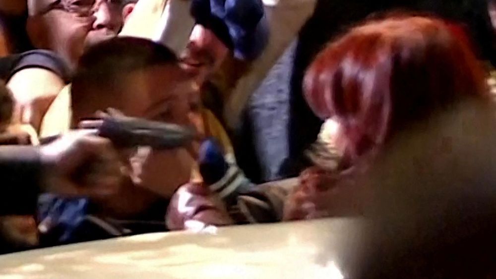 El momento en el que intentaron disparar contra la entonces vicepresidenta, en 2022.