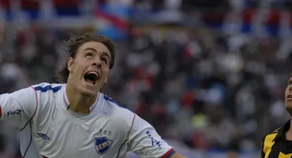 El zaguero Coates jugando en Nacional