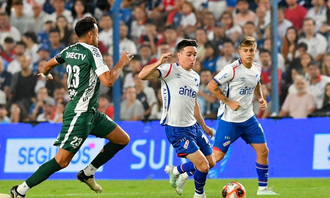 Mauricio Pereyra de Nacional ante Plaza Colonia por el Torneo Apertura