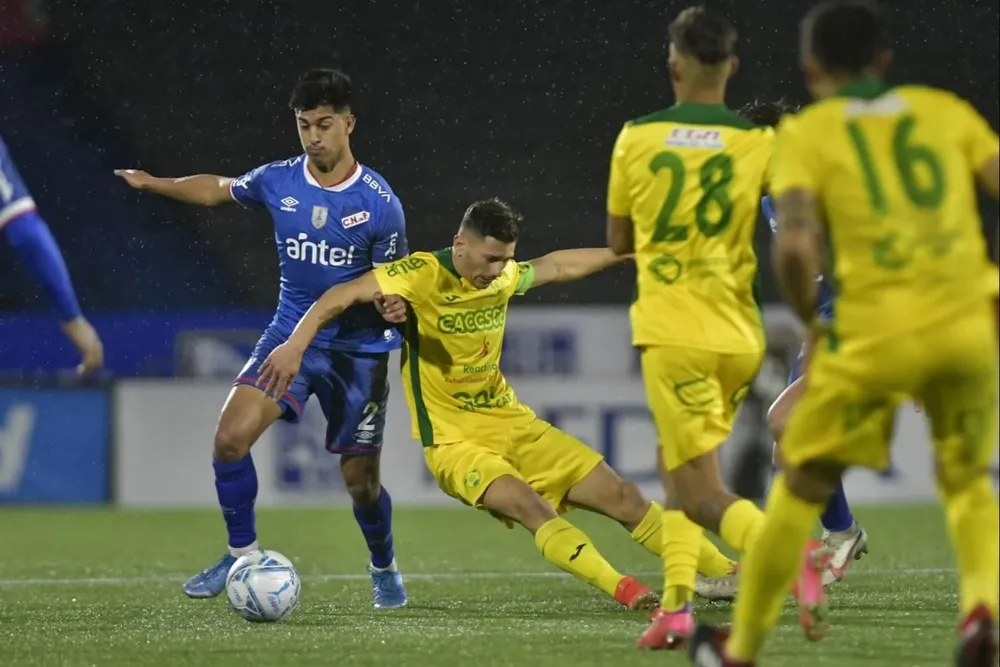 Maxi Silvera marcado por Mathías Laborda