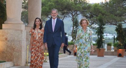 Los Reyes, Don Felipe y Doña Letizia, y la Reina Doña Sofía reciben a las autoridades de las Islas Baleares y a una representación de la sociedad balear en el Palacio de Marivent, a 29 de julio de 2024. (Europa Press)&nbsp;