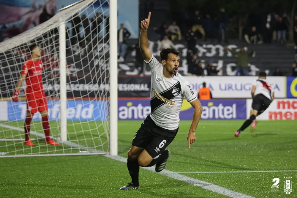 Golazo a Defensor Sporting y ascenso