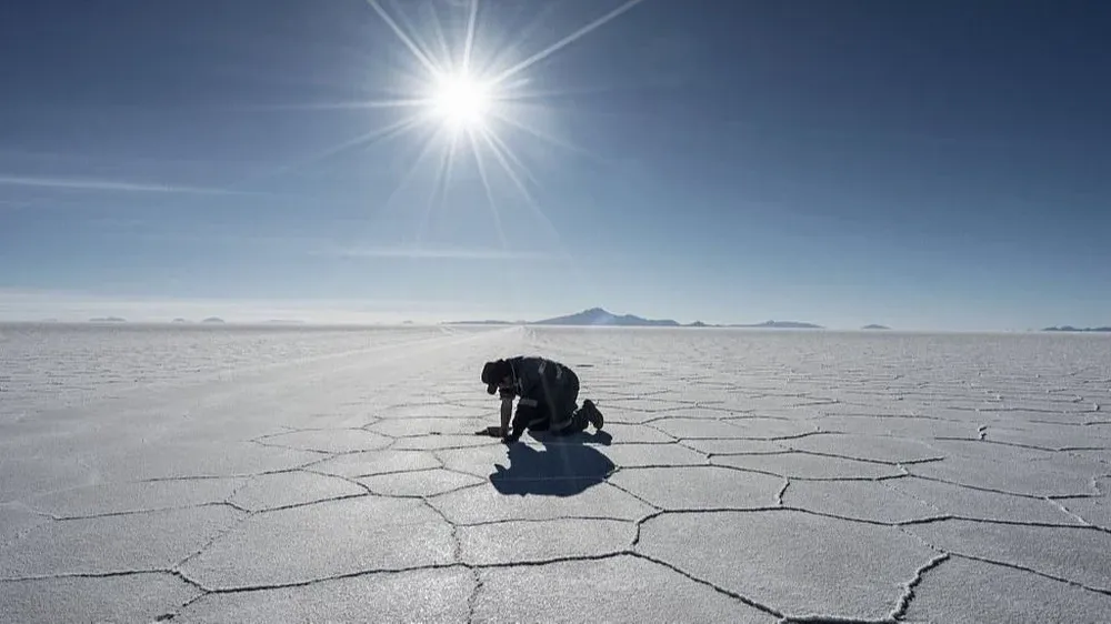 El Salar de Uyuni en Bolivia es un sitio peculiar para el turismo en la región