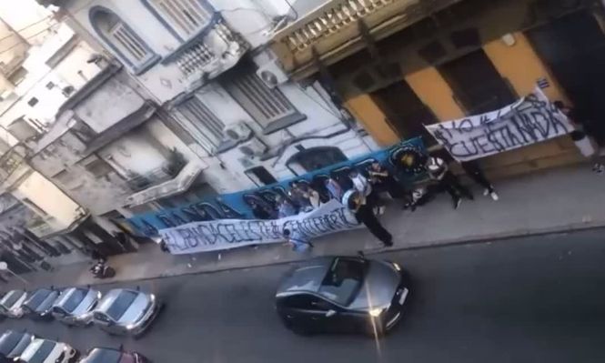 El banderazo contra la AUF de La Banda Celeste