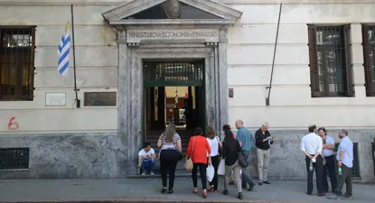 El déficit fiscal tuvo una leve mejora y cerró agosto en 4,8% del PIB