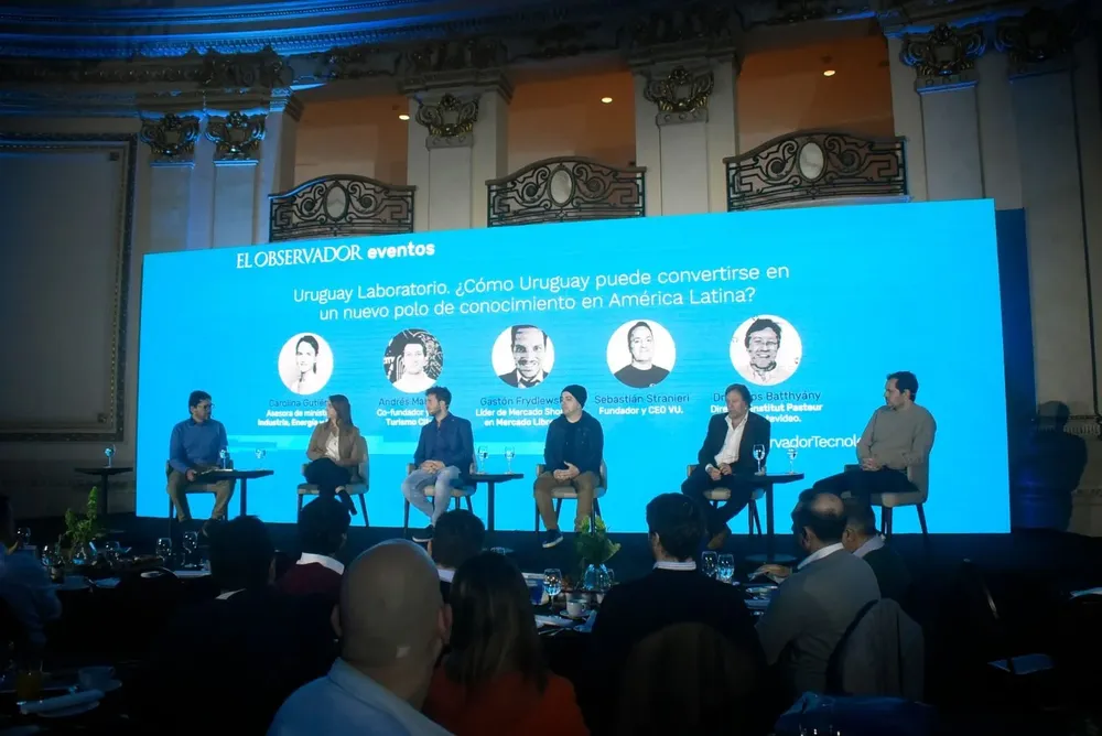 Uruguay Laboratorio. ¿Cómo puede Uruguay convertirse en un nuevo polo de conocimiento en América Latina? fue el disparador de la primera disertación