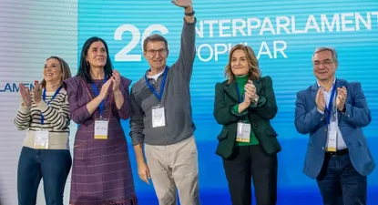 Alberto Núñez Feijóo, en campaña en Galicia, su tierra natal.