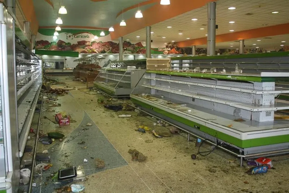 Destrucción en un mercado de Aragua. Fotografía cedida por el diario El Periodiquito.