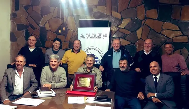 Los entrenadores quieren volver el 8 de junio a las prácticas; la AUF piensa en el 15